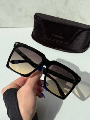 Tom Ford Camilla FT0682 Gafas de sol tipo ojo de gato 