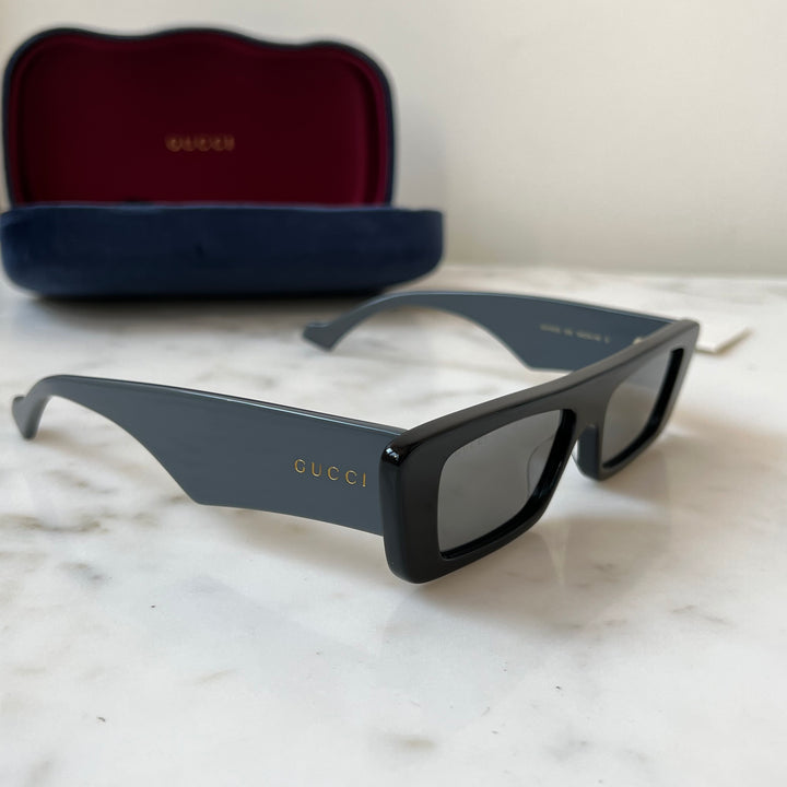 Gucci GG1331S Gafas de sol delgadas en negro y plateado