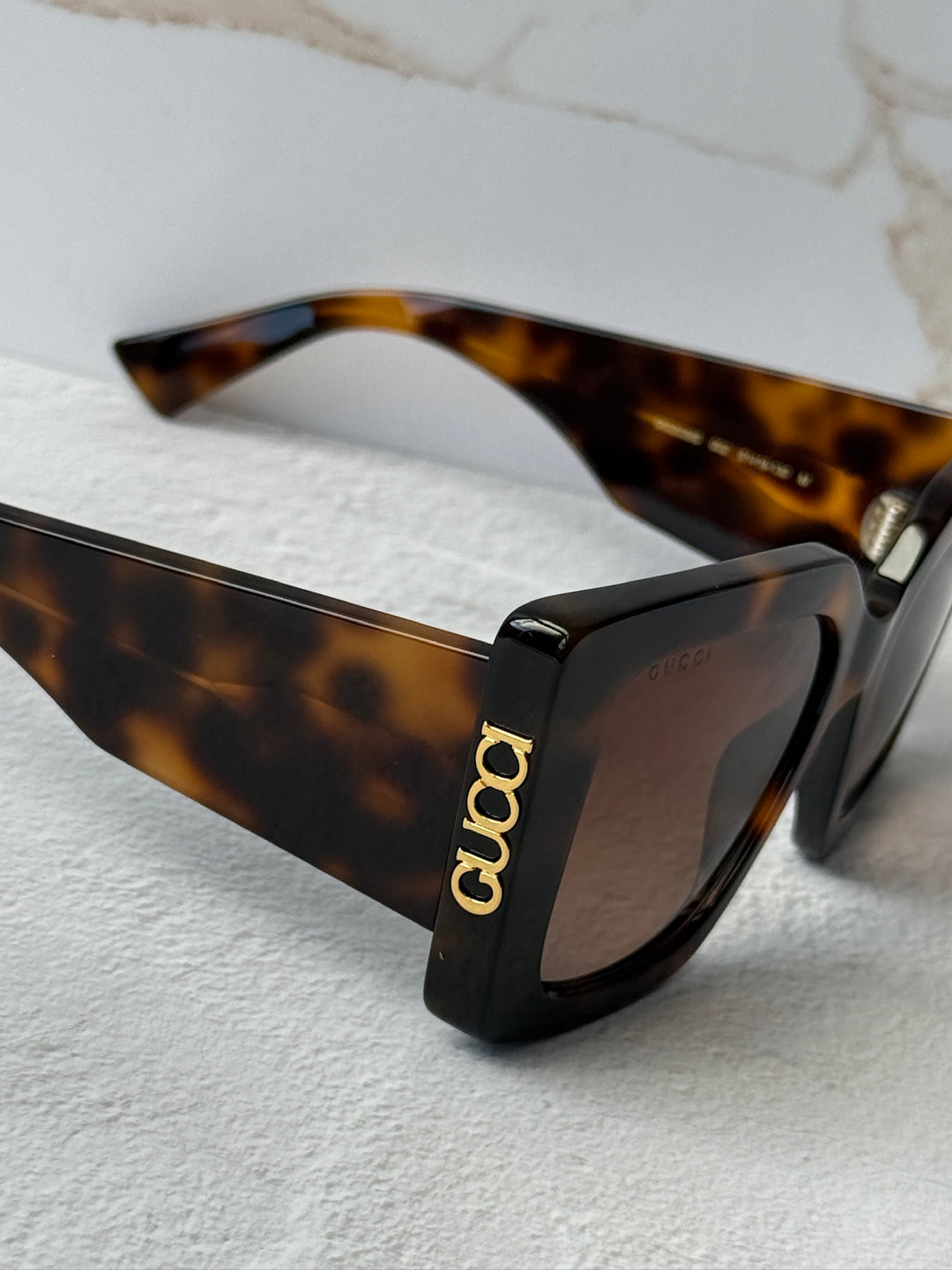 Gafas de sol extragrandes Gucci GG0817S con lentes grises 