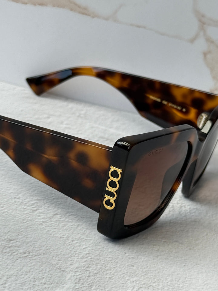 Gafas de sol extragrandes Gucci GG0817S con lentes grises 