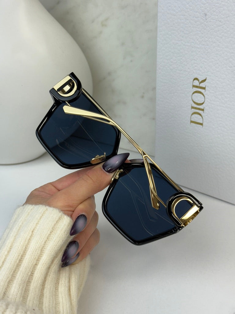 Dior 30Montaigne BU Cat Eye Square Sunglasses in Black Gold