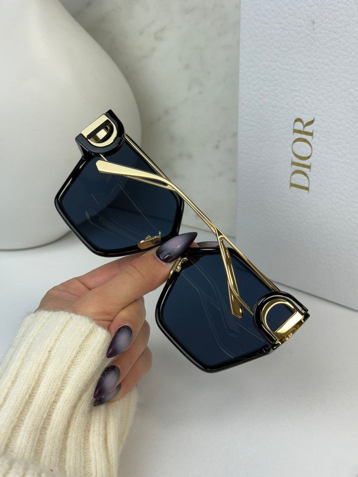 Dior 30Montaigne BU Cat Eye Square Sunglasses in Black Gold