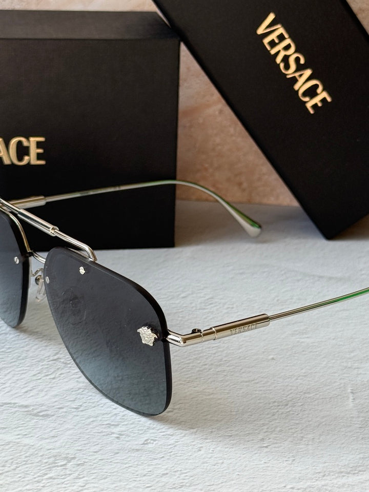 Versace Gafas de sol VE2258 Shield en espejo dorado rosa