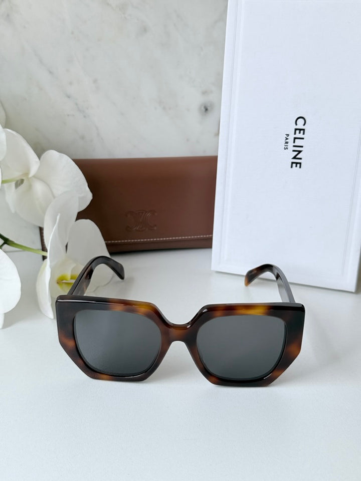 Front-facing square cat-eye sunglasses, brown tortoise with dark lenses and gold Triomphe logo