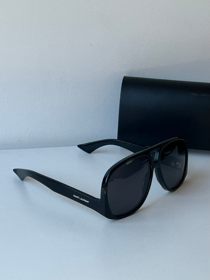 Saint Laurent Gafas de sol estilo aviador clásicas en negro con logo metálico 11M