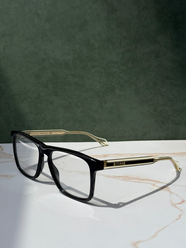 Monturas de anteojos rectangulares con forma de ojo de cerradura y patas transparentes Gucci GG0561O en negro