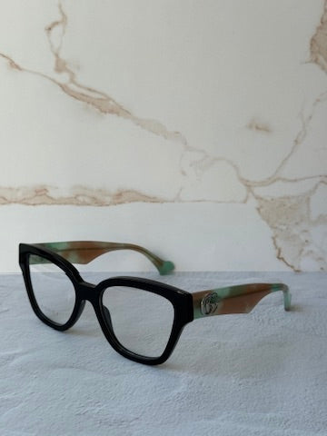 Monturas estilo ojo de gato Gucci GG1424O en negro 