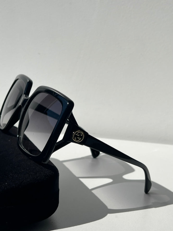 Gafas de sol cuadradas Gucci GG0876S en negro 