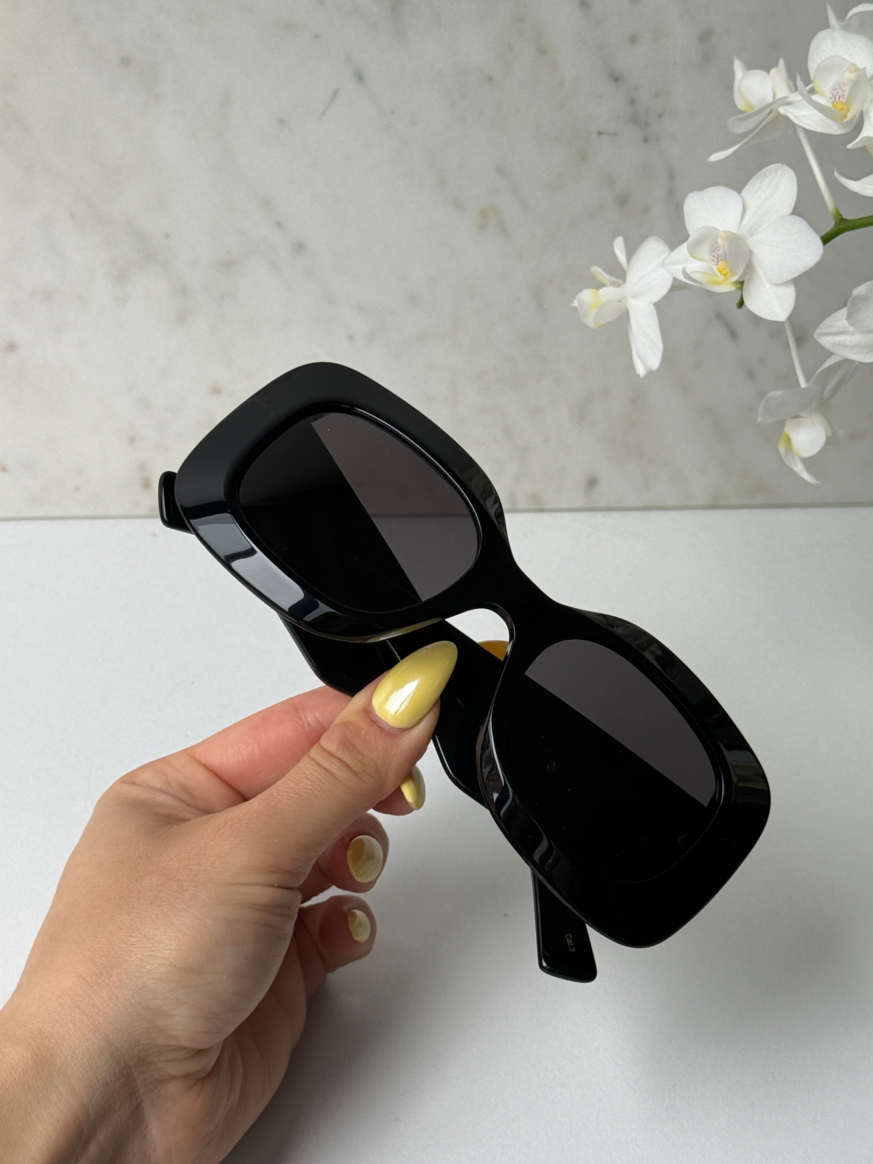 Gucci GG1695S Thick Rim Black Sunglasses – Designer Daydream