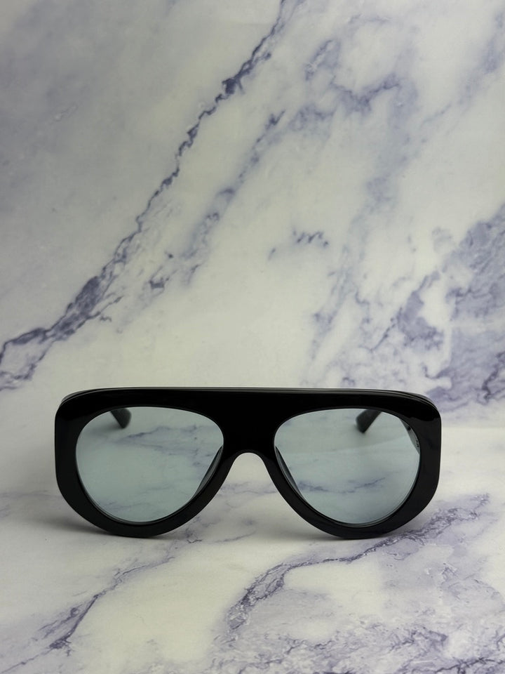 Bottega Veneta BV1012S Gafas de sol estilo aviador minimalistas con lentes rojas