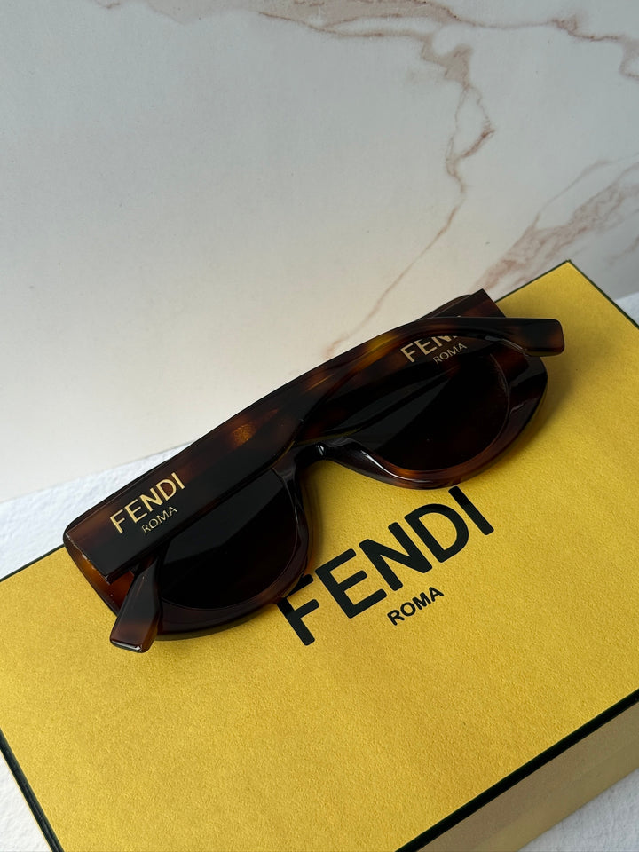 Fendi Roma FE40137I Rounded Sunglasses in Brown