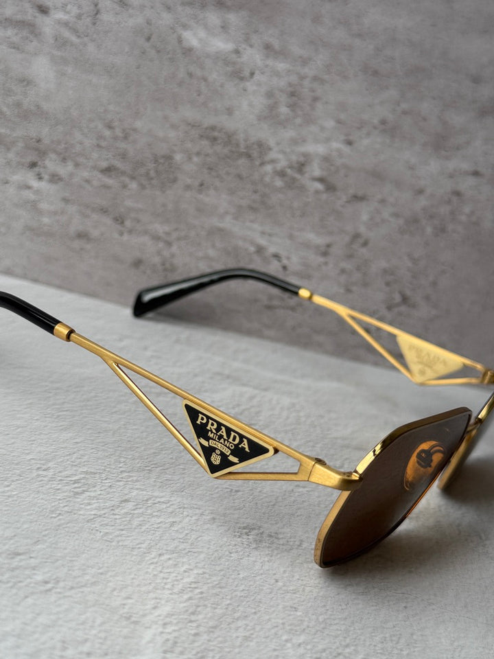 Gafas de sol Prada PR A51S en dorado rosa 