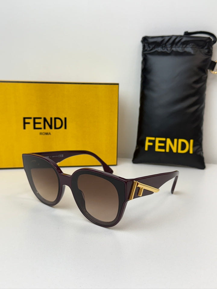 Fendi FE40049I gafas de sol negras con cierre F y ojo de gato 