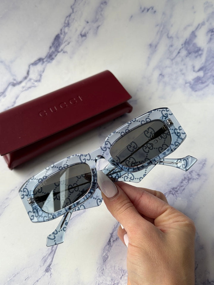 Gafas de sol rectangulares con montura gruesa en negro Gucci GG1426S 