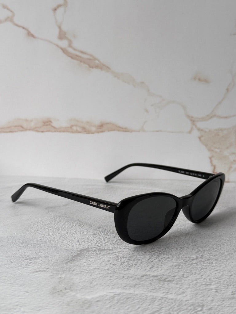 Saint Laurent SLM95/F Gafas de sol estilo ojo de gato con montura gruesa en oro negro