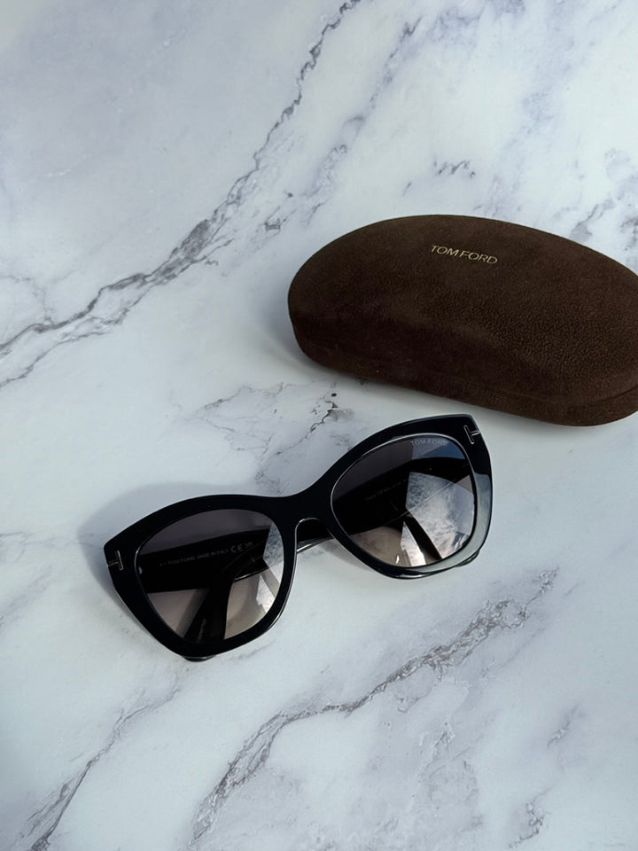 Tom Ford Cara FT0940 Cat Eye Sunglasses in Black