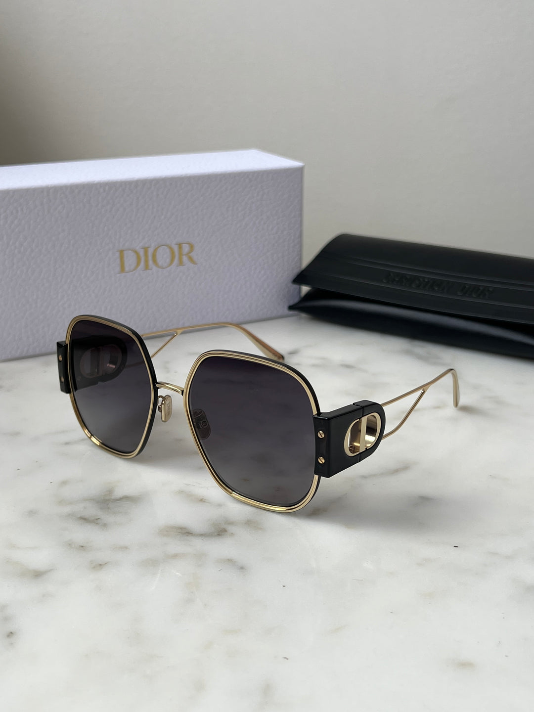 Dior 30Montaigne S5U Sunglasses in Black