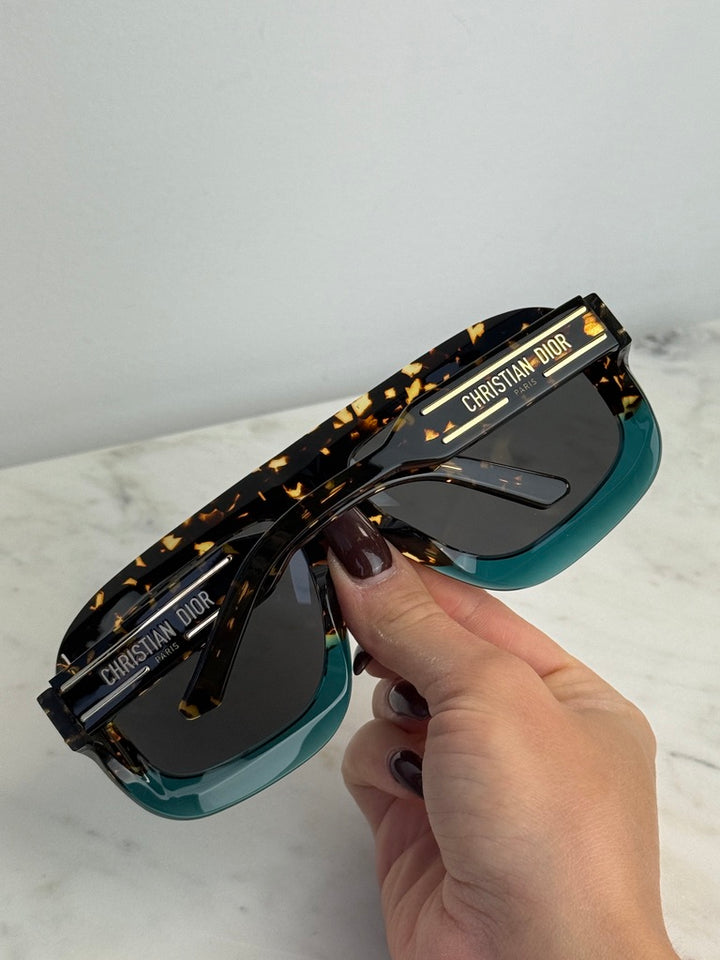 Dior Signature M1U Mask Sunglasses in Havana Green