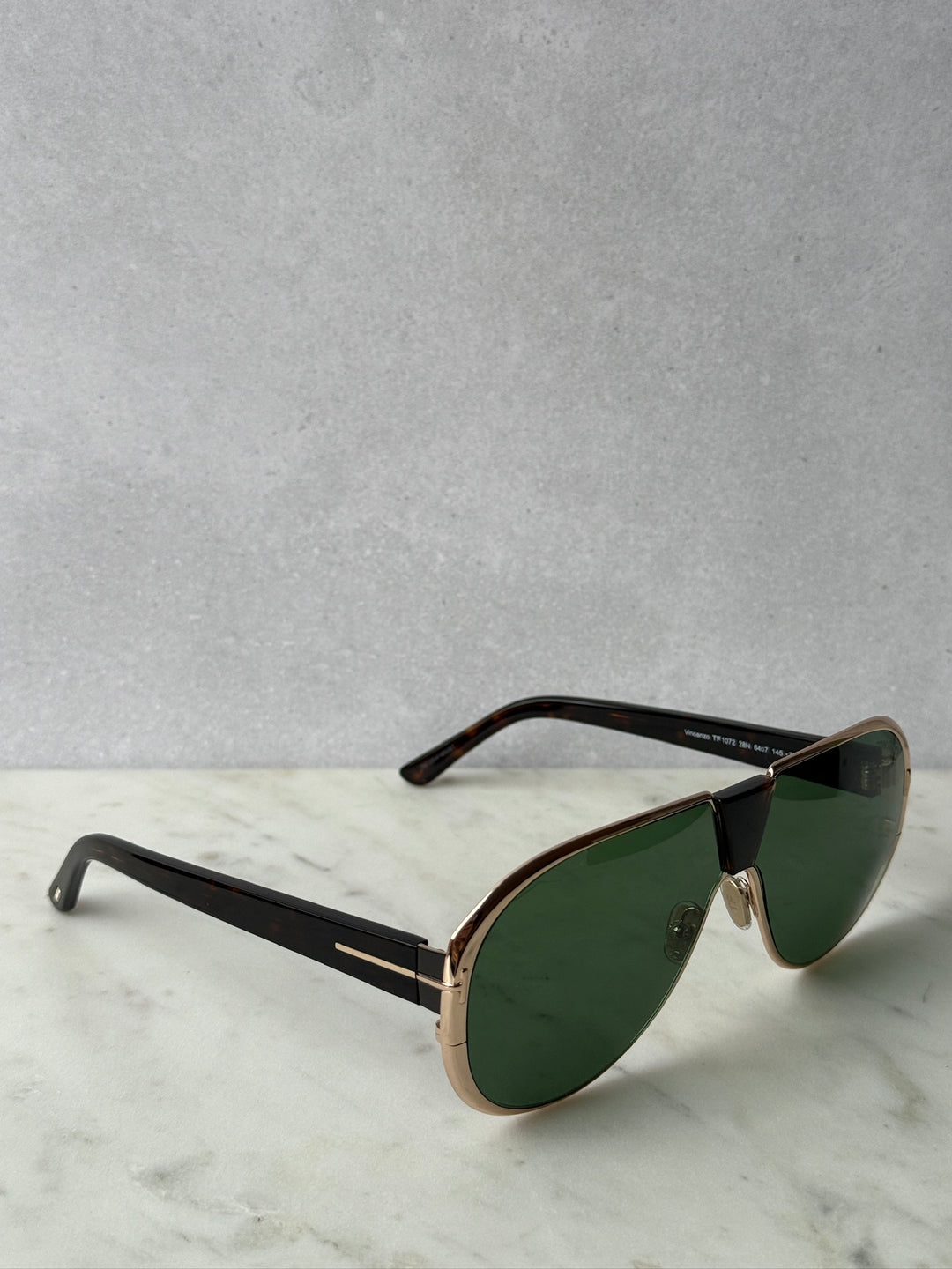 Gold aviator sunglasses with green lenses and black temple arms, Vincenzo FT1072