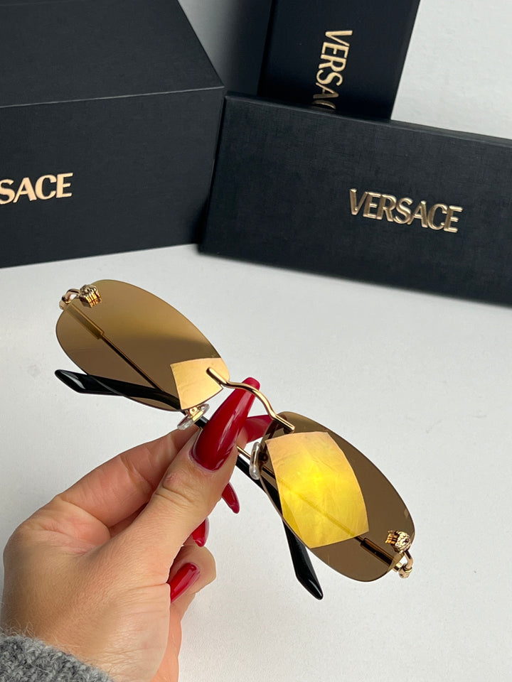 Versace Gafas de sol VE2258 Shield en espejo dorado rosa