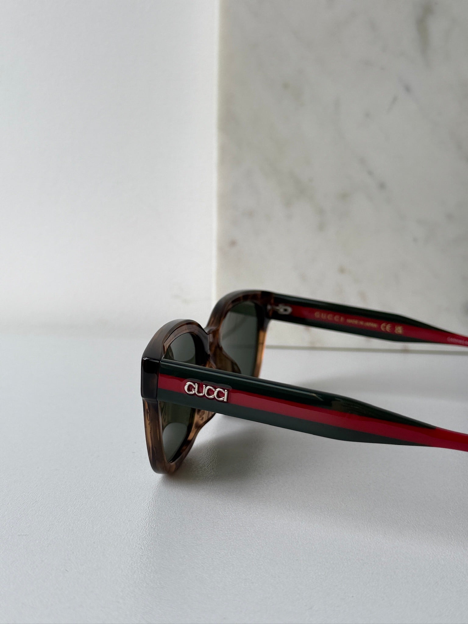 Gucci GG1872SK Brown Striped Temple Sunglasses – Designer Daydream