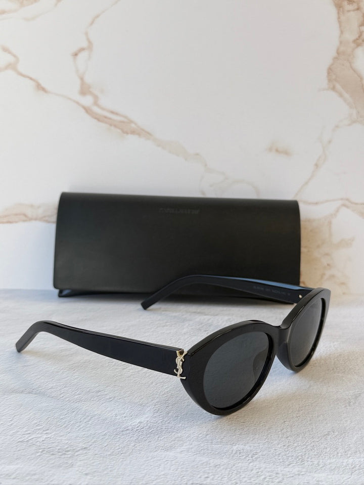 Saint Laurent SLM95/F Gafas de sol estilo ojo de gato con montura gruesa en oro negro