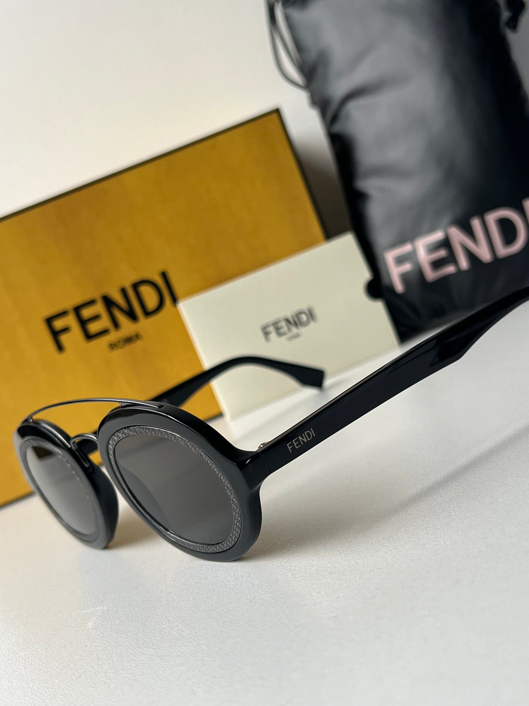 Fendi black round sunglasses best sale