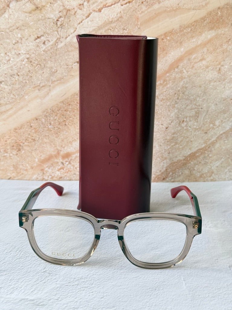 Monturas estilo ojo de gato Gucci GG1334O en negro 