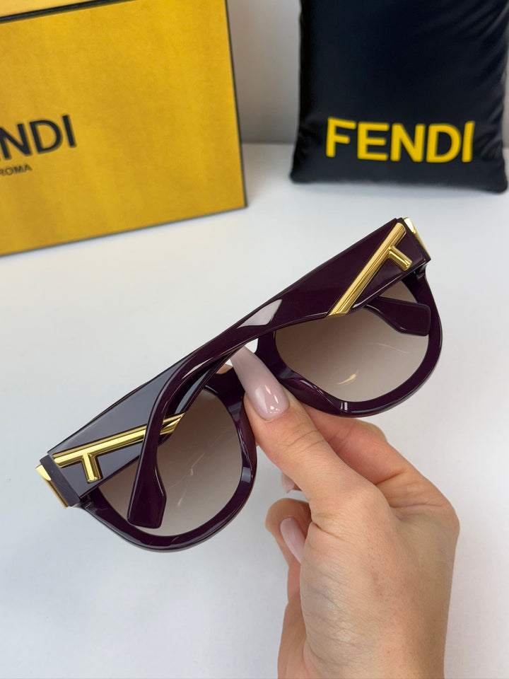 Fendi FE40049I gafas de sol negras con cierre F y ojo de gato 