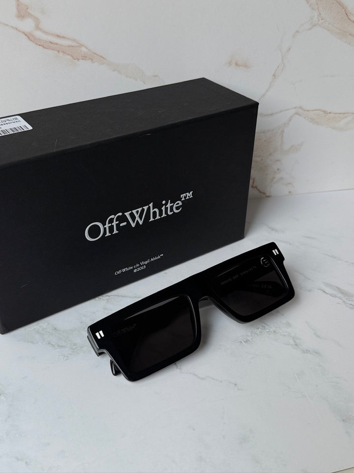 Off White Chandler Sunglasses in Black