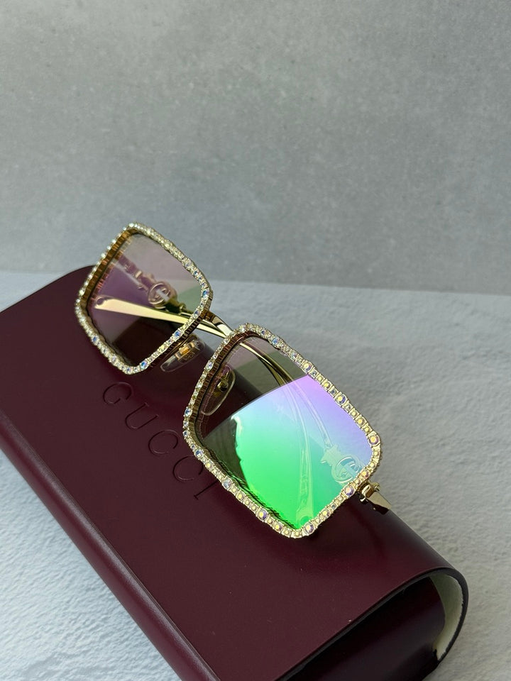 Gucci GG1568S Chain Sunglasses in Gold Crystal