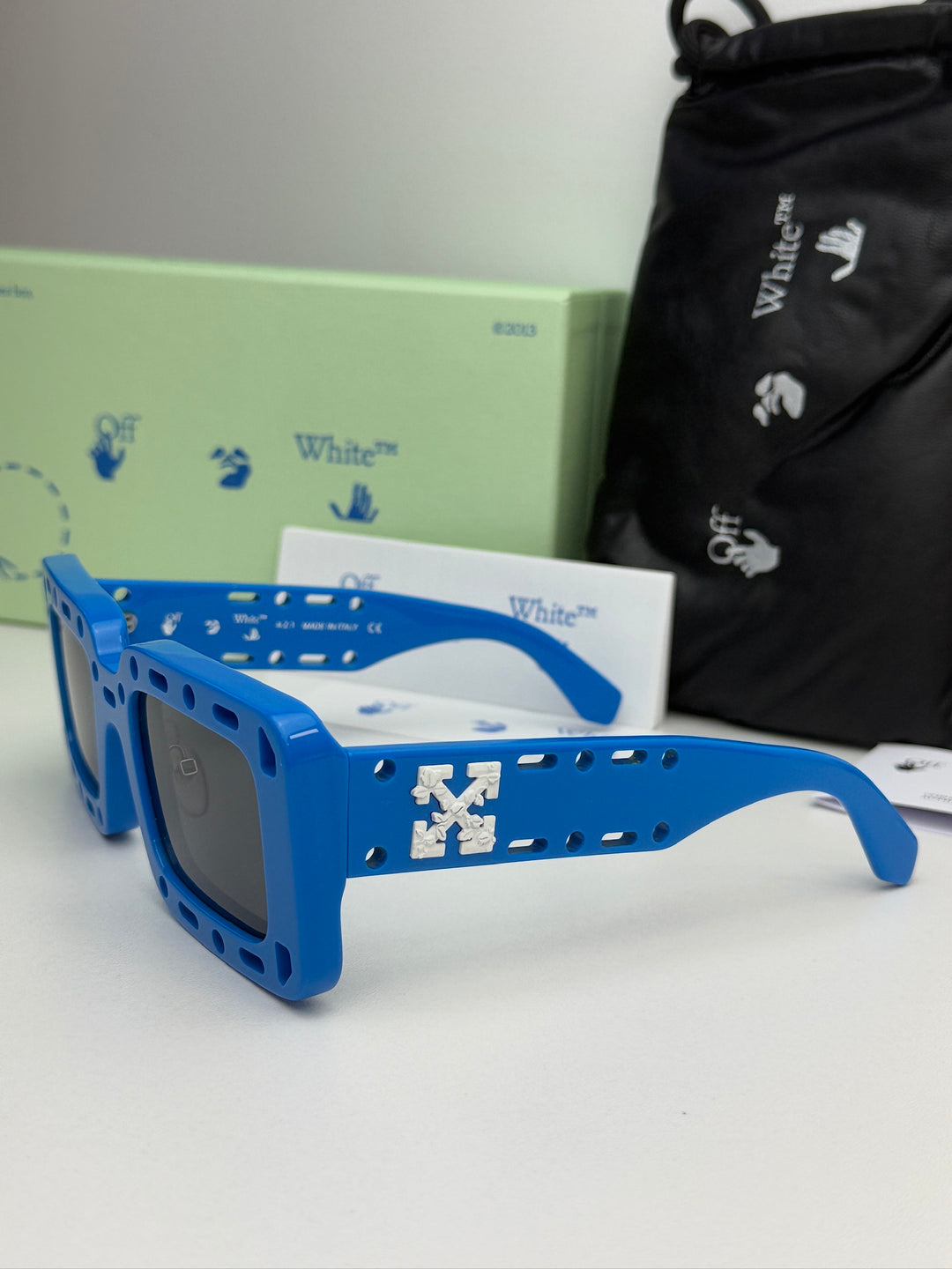 Off White Atlantic Sunglasses in Blue