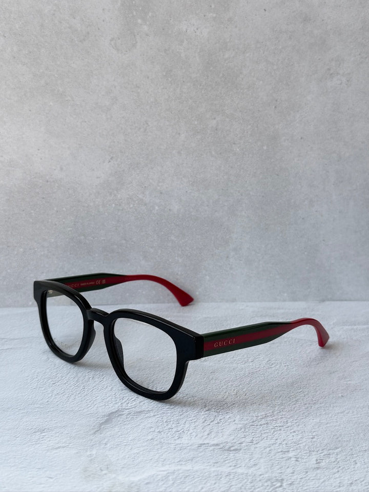 Monturas estilo ojo de gato Gucci GG1334O en negro 