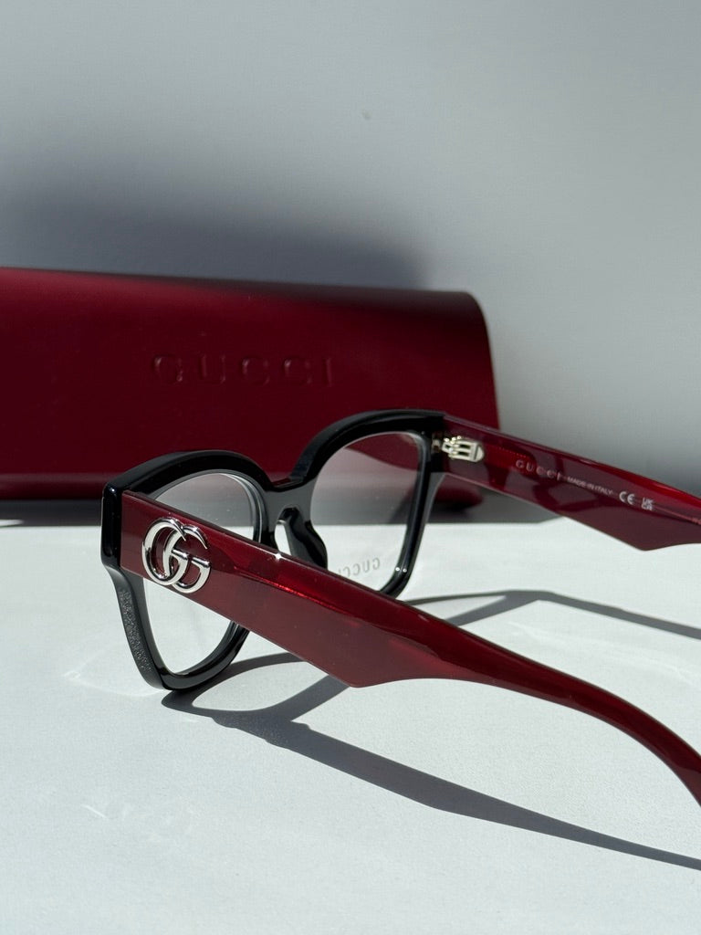 Monturas estilo ojo de gato Gucci GG1424O en negro 