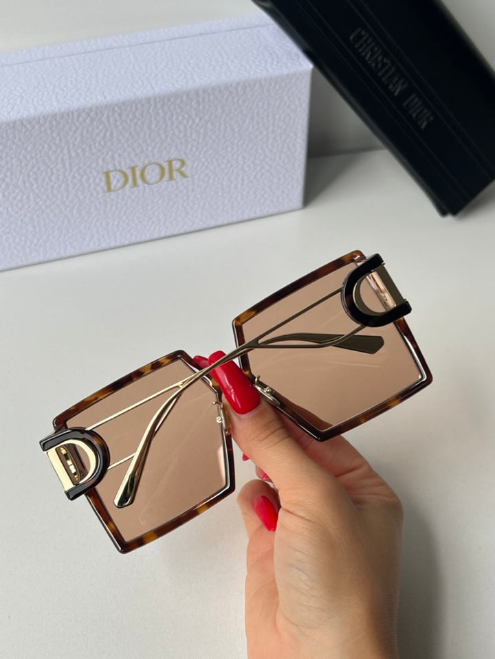 Dior 30Montaigne SU Square Sunglasses in Tortoise Brown