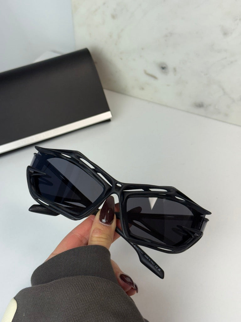 Givenchy GV40081I Cut Mask Sunglasses in Black