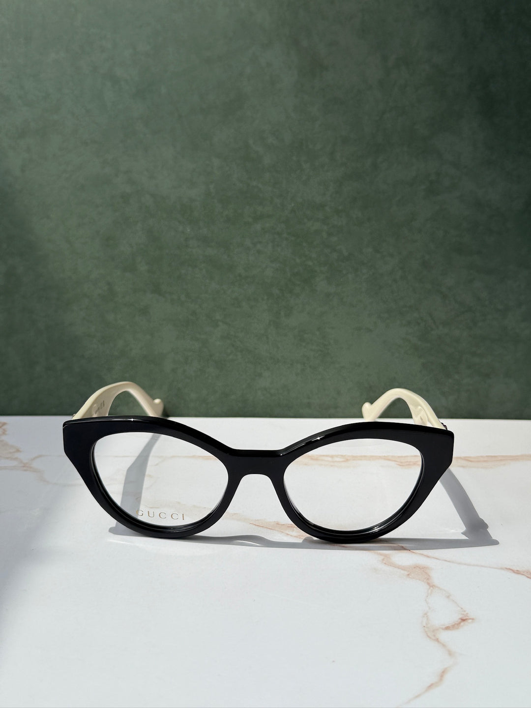 Monturas estilo ojo de gato Gucci GG0959O en negro marfil 
