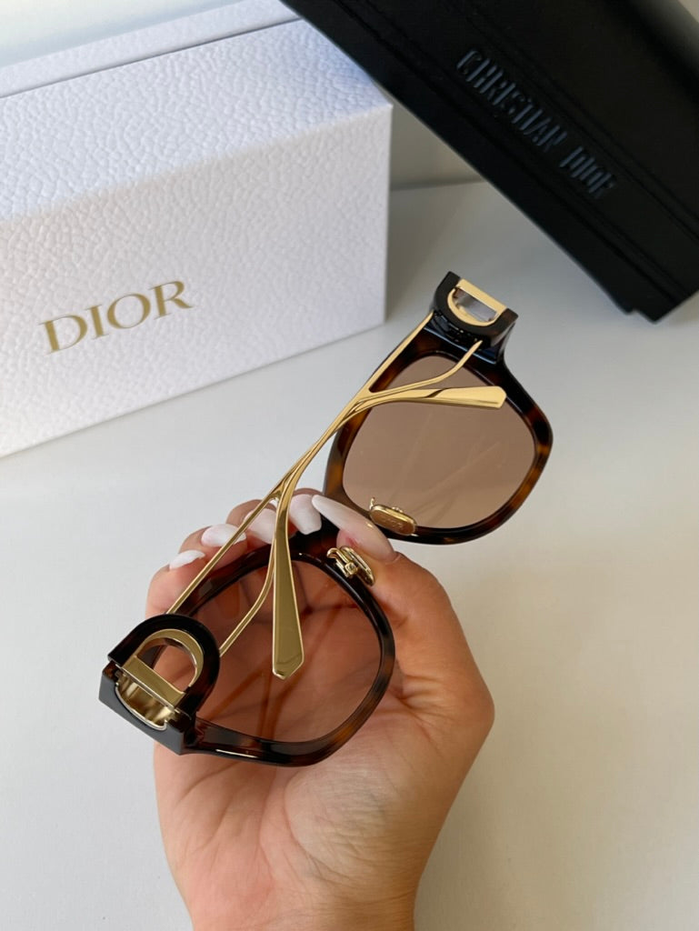 Dior 30Montaigne B2U Cat Eye Sunglasses in Tortoise Brown