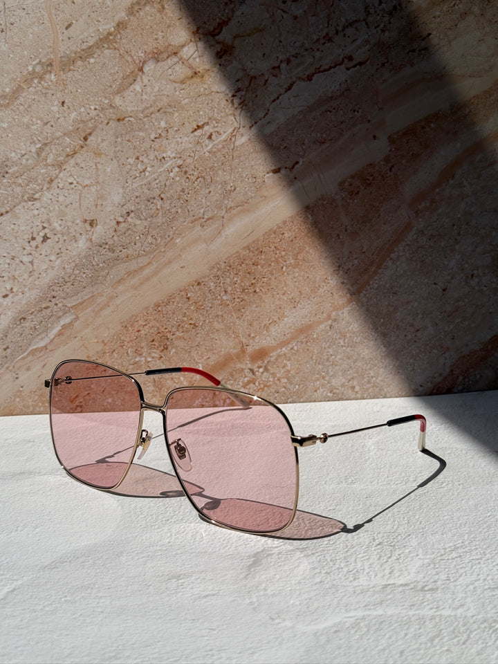Gafas de sol rosas cuadradas extragrandes con logo de abeja 0394S de Gucci