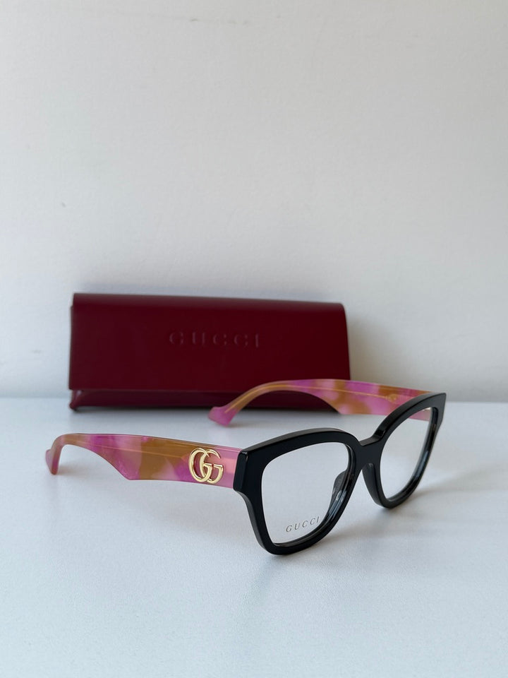 Monturas estilo ojo de gato Gucci GG1424O en negro 