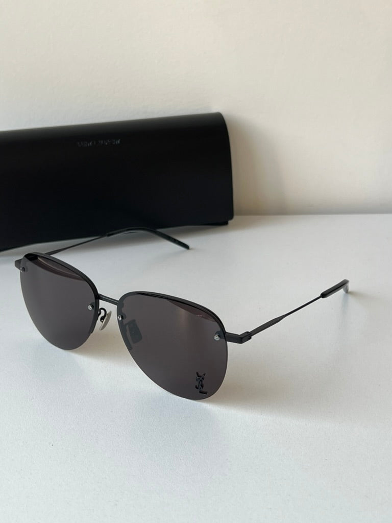 Saint Laurent Gafas de sol redondas con logo metálico en negro SL328/KM