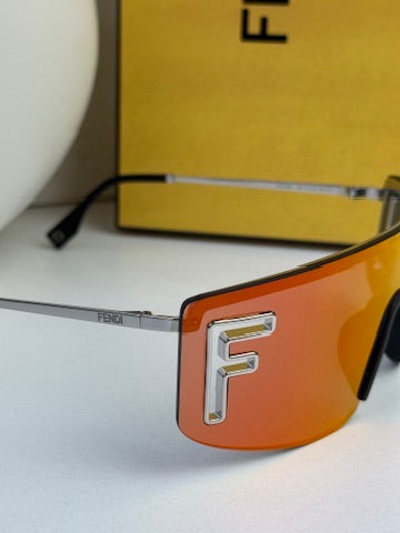 Fendi FE40040U Gafas de sol redondas negras con espejo 