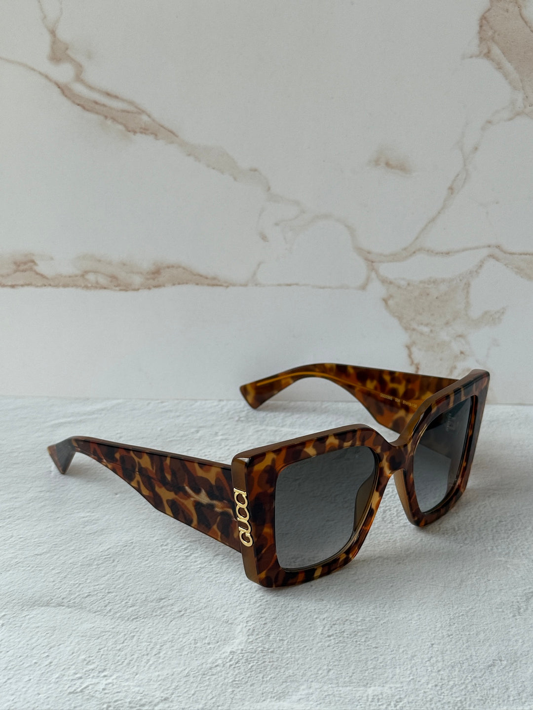 Gafas de sol extragrandes Gucci GG0817S con lentes grises 