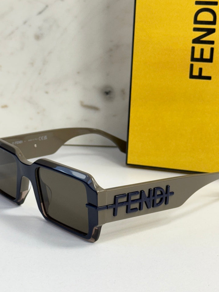 Fendi FE40073U Fendigraphy Sunglasses in Brown