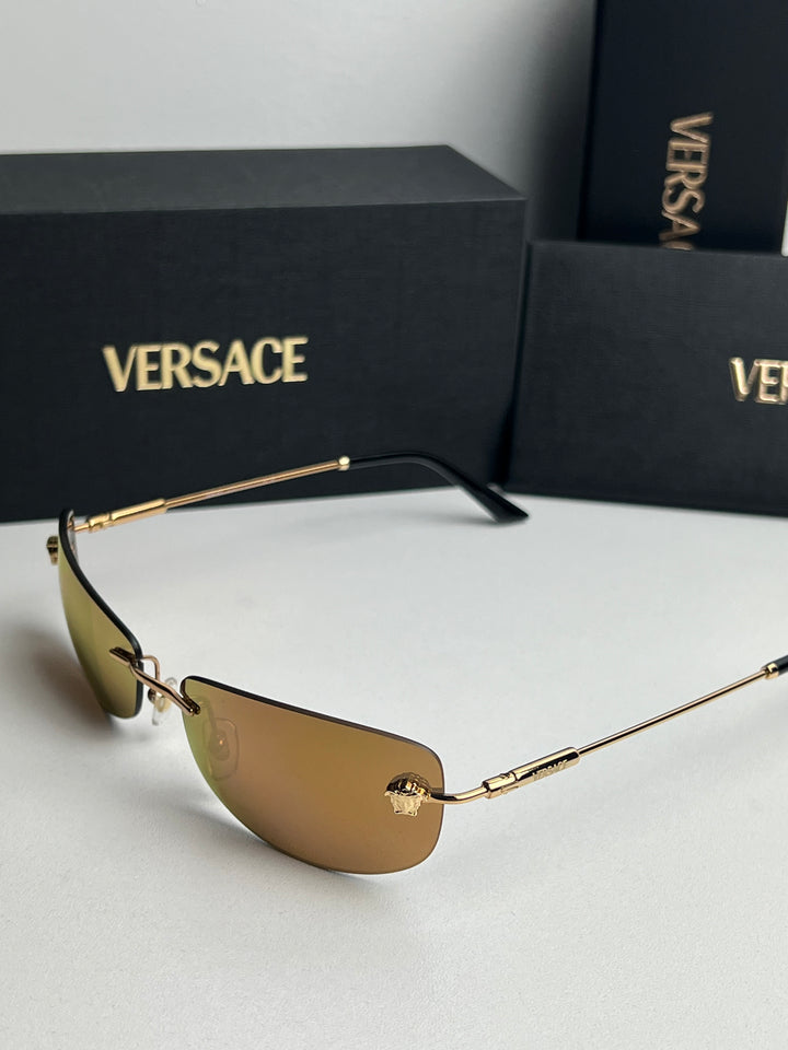 Versace Gafas de sol VE2258 Shield en espejo dorado rosa