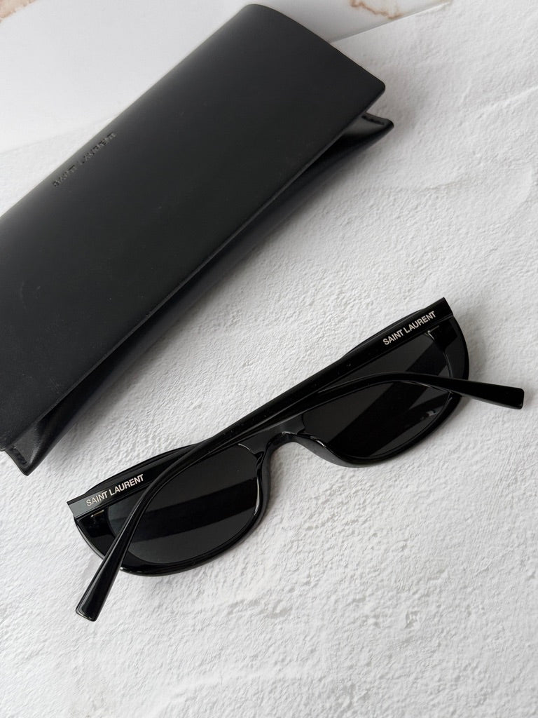 Saint Laurent SLM95/F Gafas de sol estilo ojo de gato con montura gruesa en oro negro