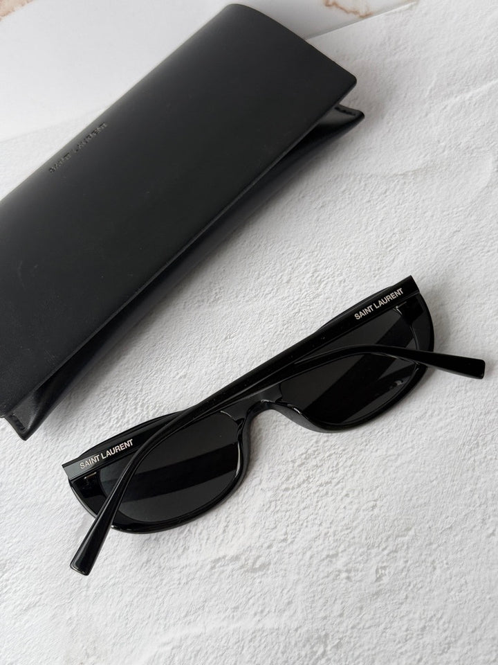 Saint Laurent SLM95/F Gafas de sol estilo ojo de gato con montura gruesa en oro negro