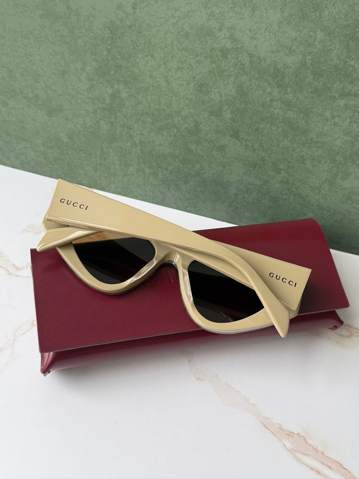 Gafas de sol extragrandes Gucci GG0817S con lentes grises 
