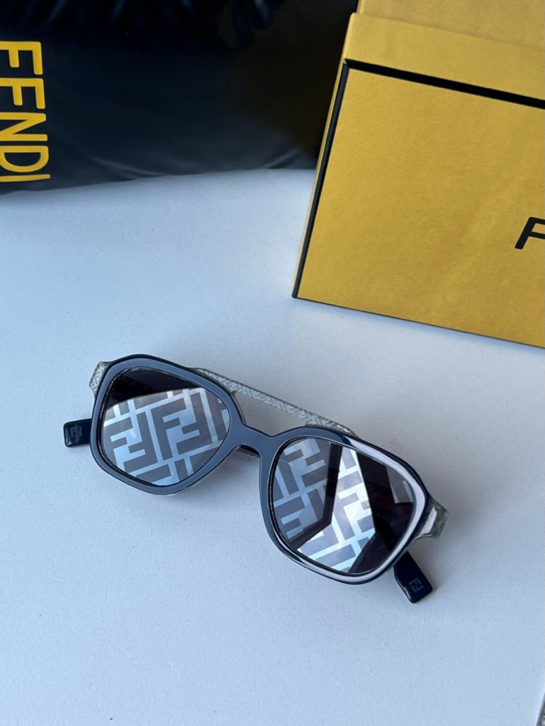 Fendi FE40076U Logo Mirror Aviator Sunglasses in Blue