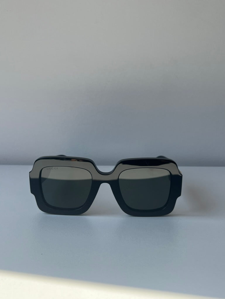 Gucci GG1547S Thick Rim Square Sunglasses in Black